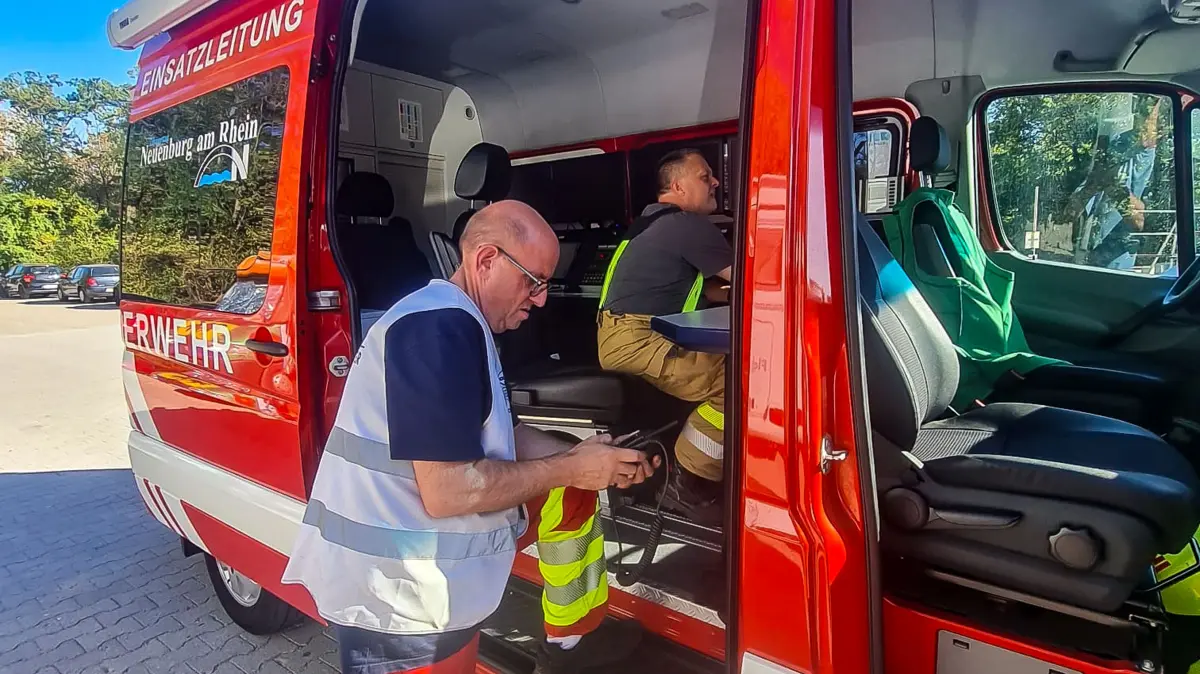 Neun Hilferufende wurden von DLRG, Feuerwehr und DRK auf dem Rhein gerettet.