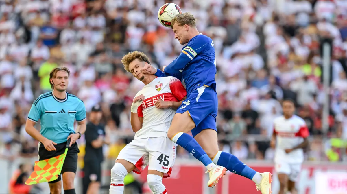 Lazar JovanoviÄ VfB Stuttgart and Jarrad Branthwaite Everton FC battle for the ball during the during the pre-season friendly match between VfB Stuttgart and Everton at MHP Arena on August 8, 2026 in Stuttgart, Germany. Photo by Harry Langer/DeFodi Images - *** Lazar Jovanovic of VfB Stuttgart and Jarrad Branthwaite of Everton FC battle for the ball during the preseason friendly match between VfB Stuttgart and Everton at the MHP Arena on August 8, 2026, in Stuttgart, Germany. Photo by Harry Langer, DeFodi Images