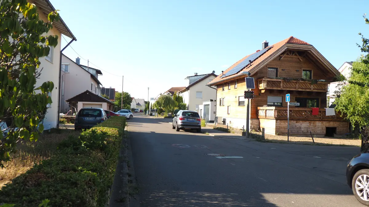 Am westlichen Eimeldinger Ortseingang soll ein „Berliner Kissen“ auf der Alten Basler Straße das Tempo der Autos drosseln.