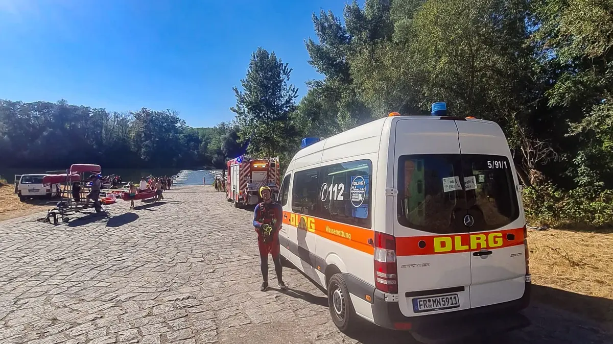 Neun Hilferufende wurden von DLRG, Feuerwehr und DRK auf dem Rhein gerettet.