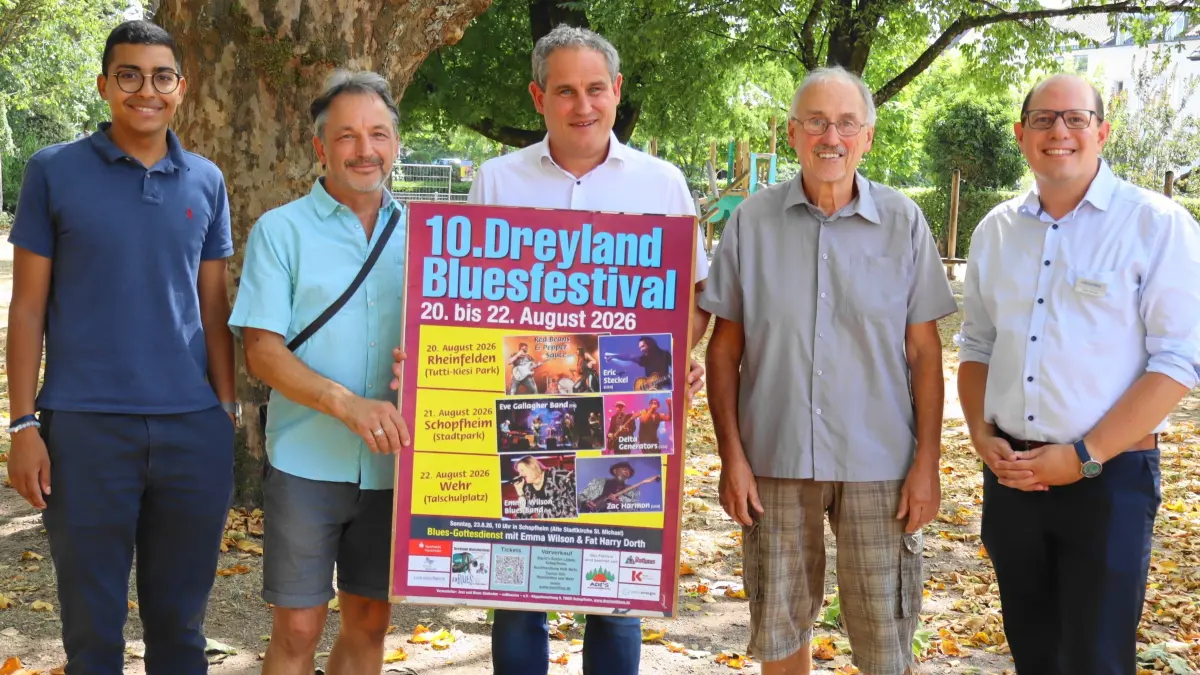 Die Veranstalter des Dreyland Blues Festivals in Schopfheim (von links): Patrick Schmidtner (Kulturbeauftragter), Josef Wagner (Exbluesive), Dirk Harscher (Bürgermeister), Manfred Bockey (Exbluesive), Patrik Bender (Fachbereichsleiter Bürgerservice und Ordnung).