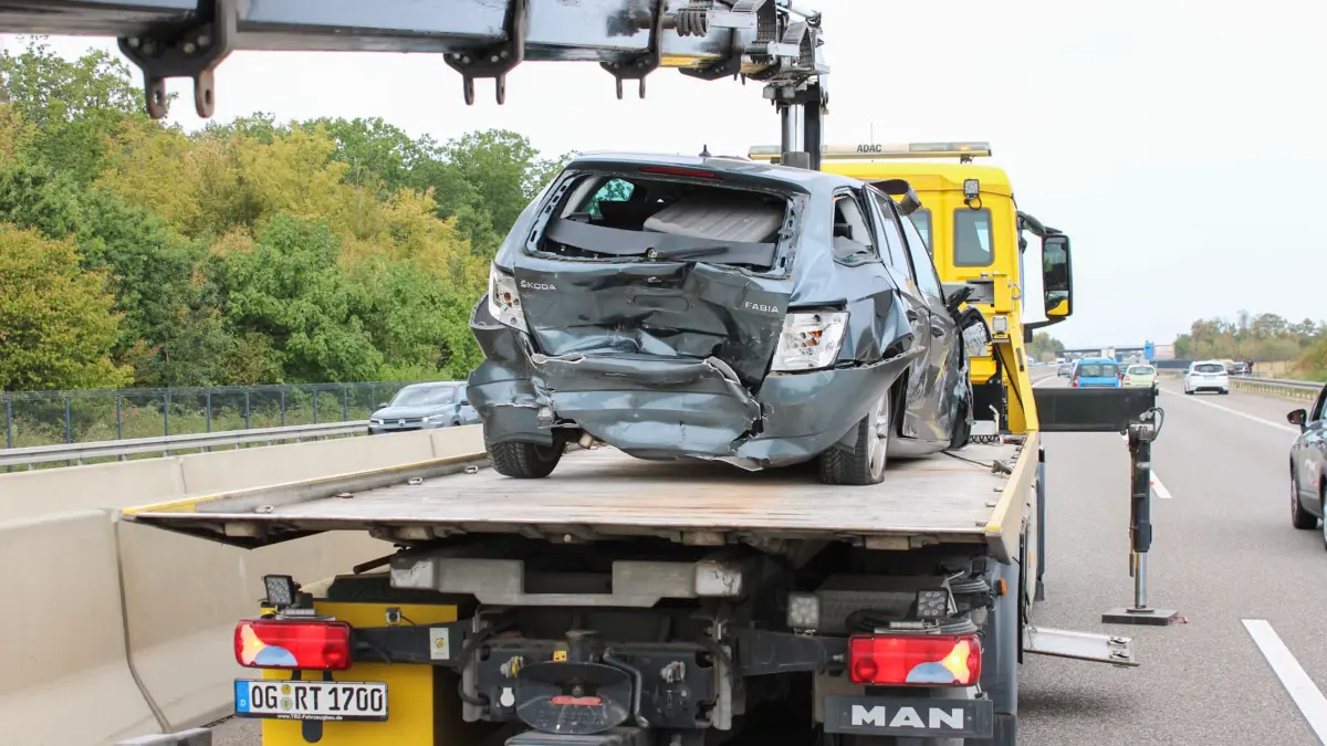 Das Auto musste nach dem Auffahrunfall abgeschleppt werden.
