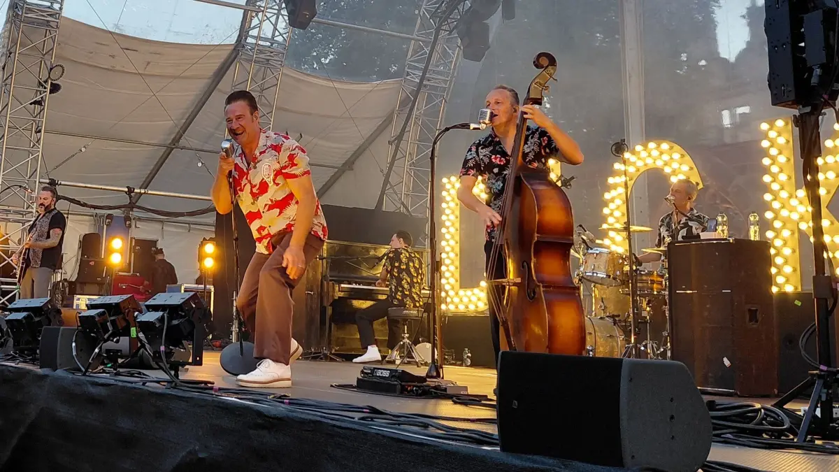 Dick Brave, auch bekannt als Sasha, begeisterte seine Fans beim Klostersommer in Hirsau.