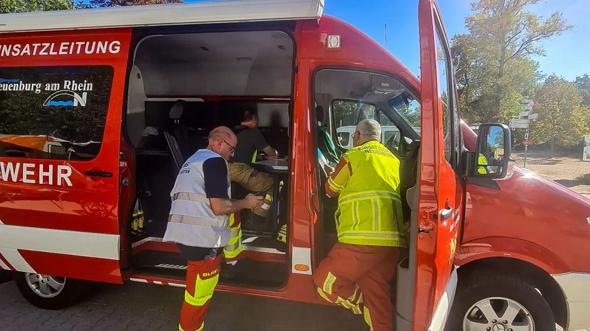Neun Hilferufende wurden von DLRG, Feuerwehr und DRK auf dem Rhein gerettet.
