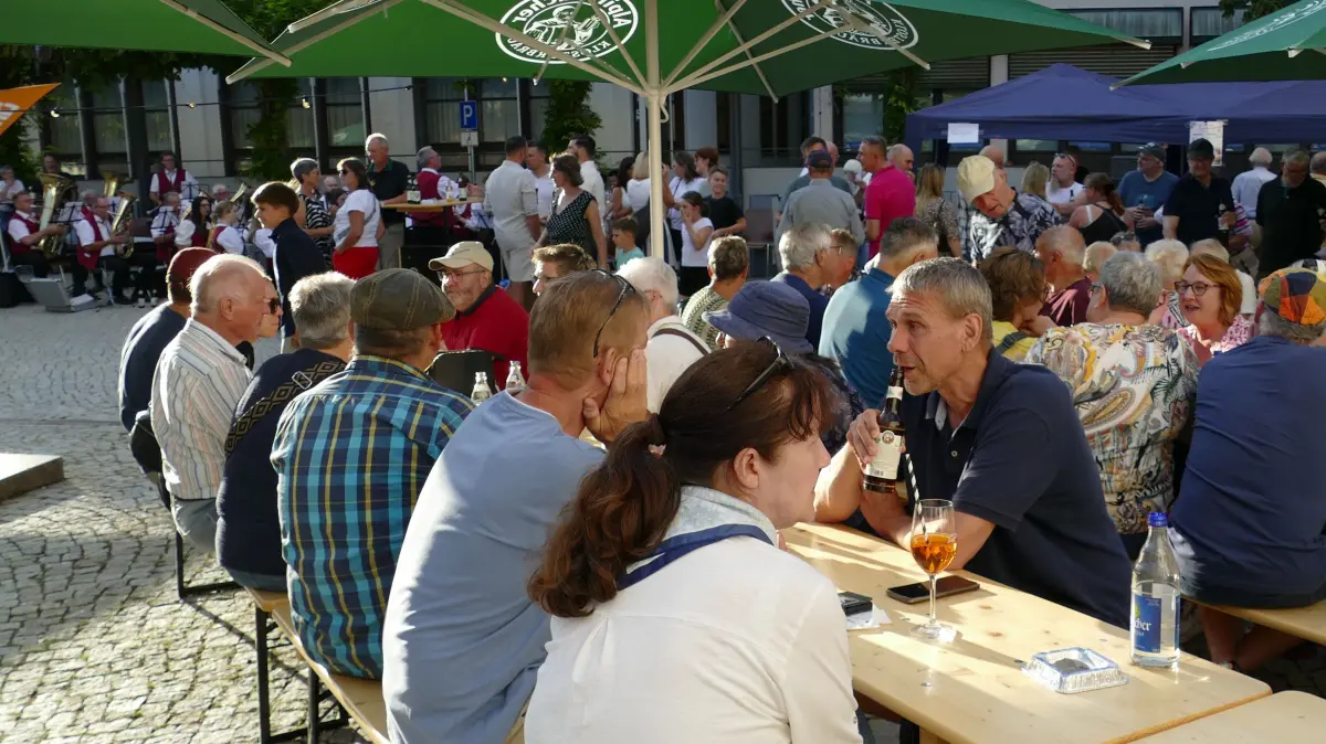 Sundowner auf Mötzinger Schloissplatz