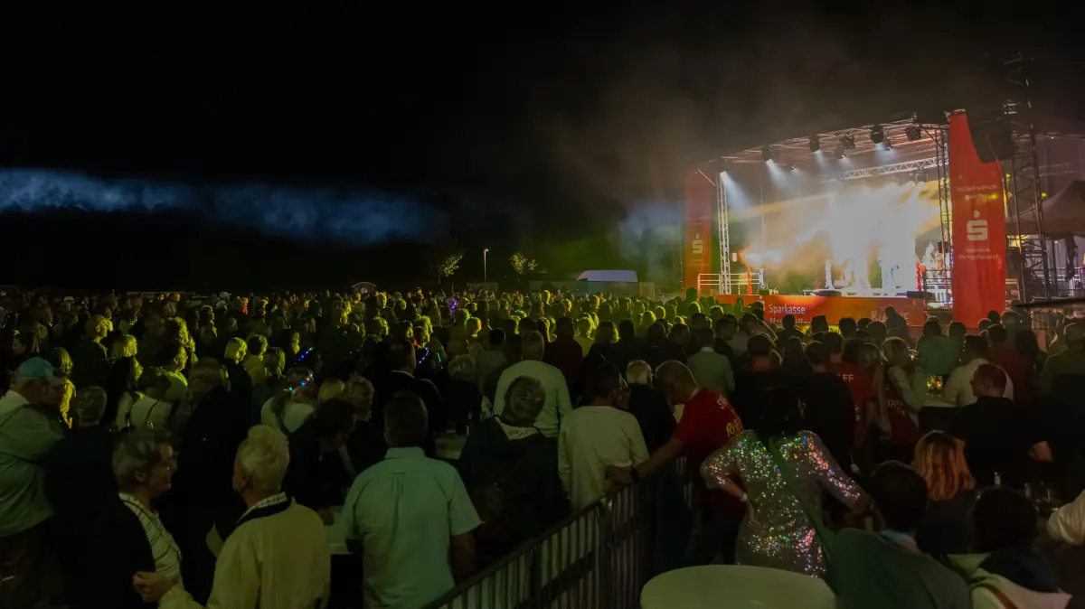 Das Rhein Feier Festival findet zum zweiten Mal statt. Unser Foto zeigt die Premiere 2025.