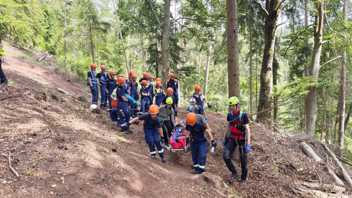 Jugendfeuerwehr hat 24 Stunden Dienst absolviert