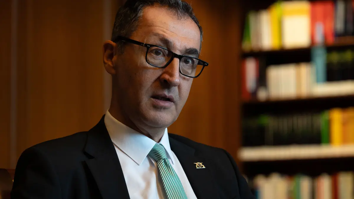 Ministerpräsident Cem Özdemir: Interview mit dem Ministerpräsident von Baden-Württemberg Cem Özdemir im Staatsministerium Villa Reitzenstein.