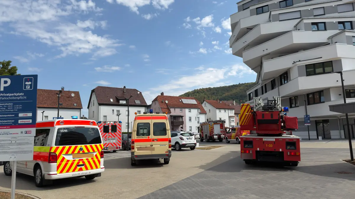 Feuerwehr, Rettungsdienst und Polizei rückten vergangene Woche an den Ebinger Europaplatz auf. Eine Notlage konnten die Einsatzkräfte jedoch nicht feststellen.