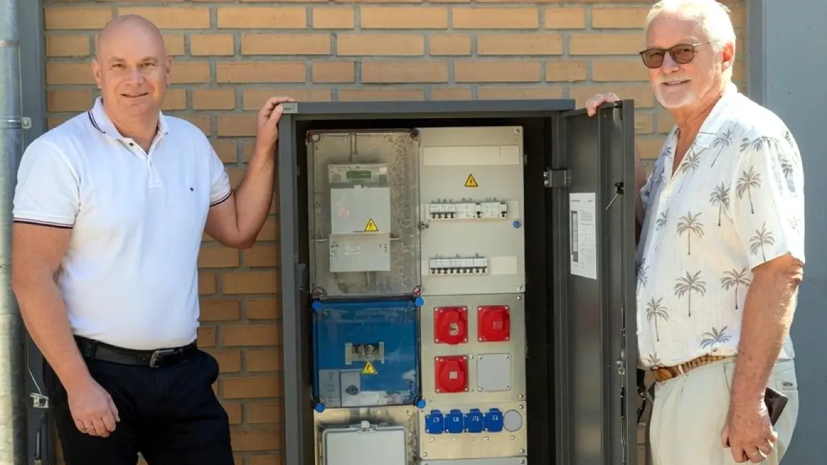 Freuen sich über den neuen Festplatzanschluss an der Mehrzweckhalle: Der 1. Vorsitzende der EGH Hauingen, Ramon Weltin (links), und Ortsvorsteher Günter Schlecht.