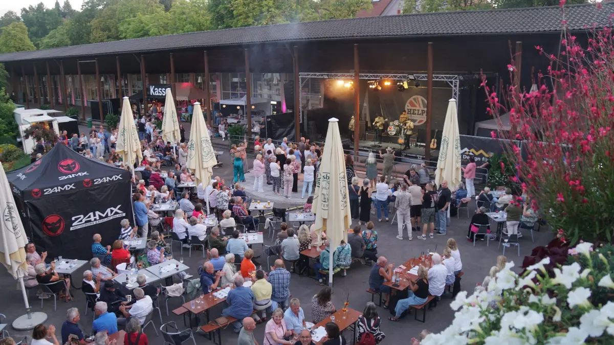 Überzeugender Auftritt: Die Beatles-Tribute-Band "Help!" füllte den Freudenstädter Kurgarten.