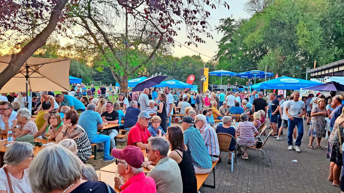 Gut besucht war der Sportplatz in Wittenweier. Dort wurde zum Schwanauer Kultursommer eingeladen.
