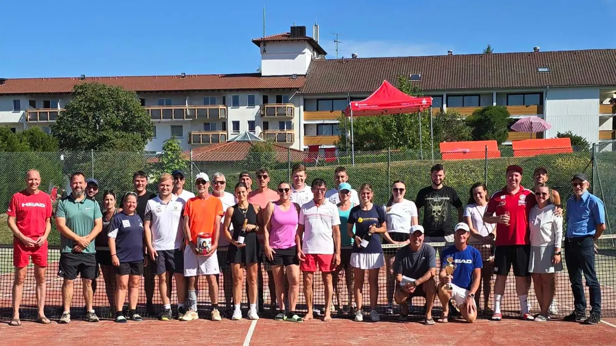 Erstplatzierten des Kingscup, ganz Links Vorstand Christian Schebetka, Rechts Turnierleiter Klaus Wolf