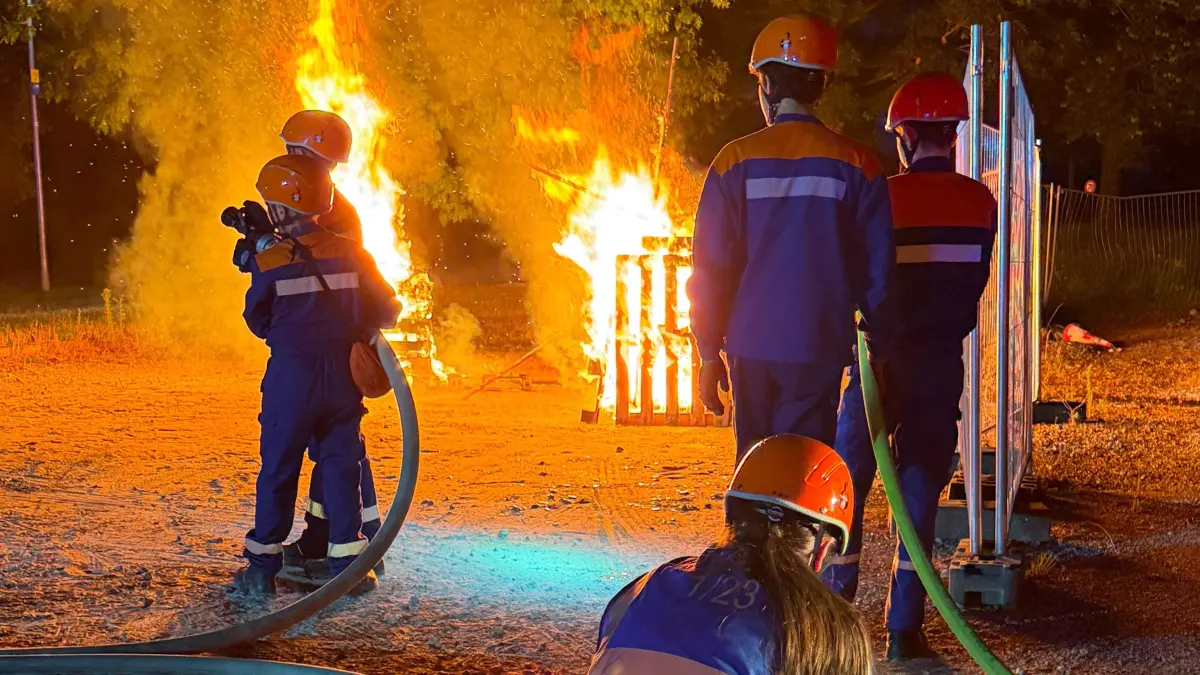 Jugendfeuerwehr hat 24 Stunden Dienst absolviert