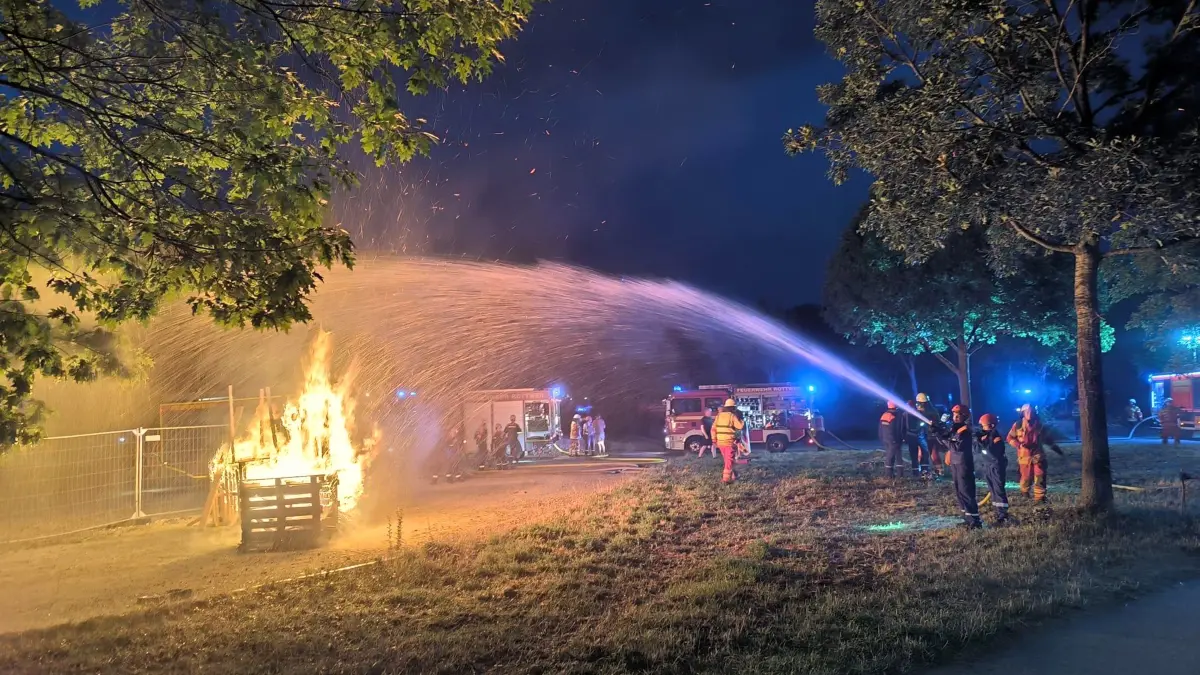 Jugendfeuerwehr hat 24 Stunden Dienst absolviert