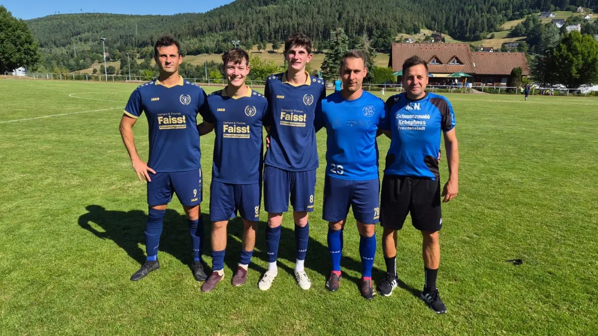 Kevin Braun (Spielertrainer), Fabian Pfau, Andre Daum, Philipp Gässler, Markus Neuchel (Co-Trainer) (v.l.).