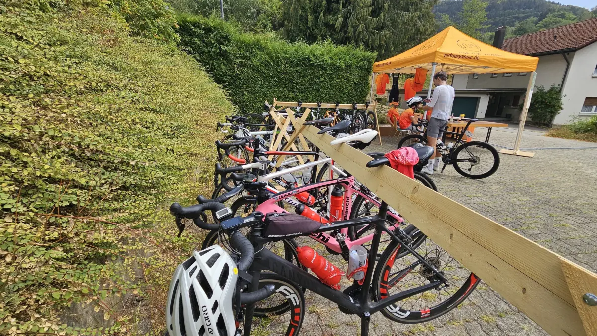Stramme Waden brauchten die Teilnehmer beim Radmarathon "Schwarzwald Super", hier beim Etappenstopp in Tegernau.