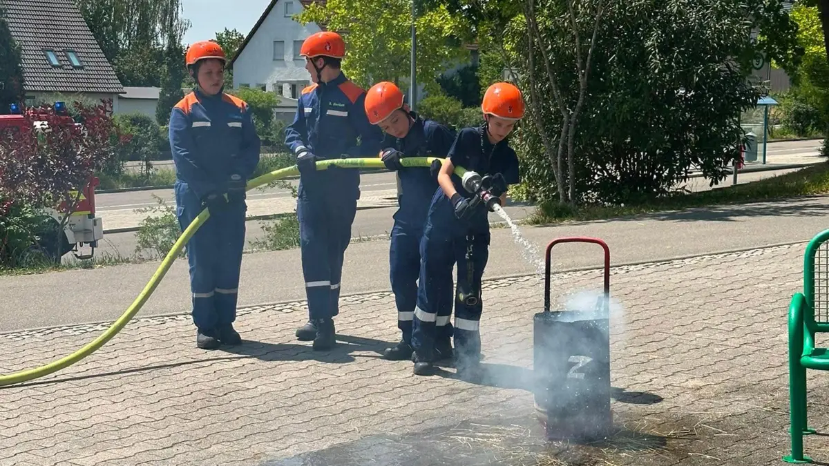 Jugendfeuerwehr hat 24 Stunden Dienst absolviert