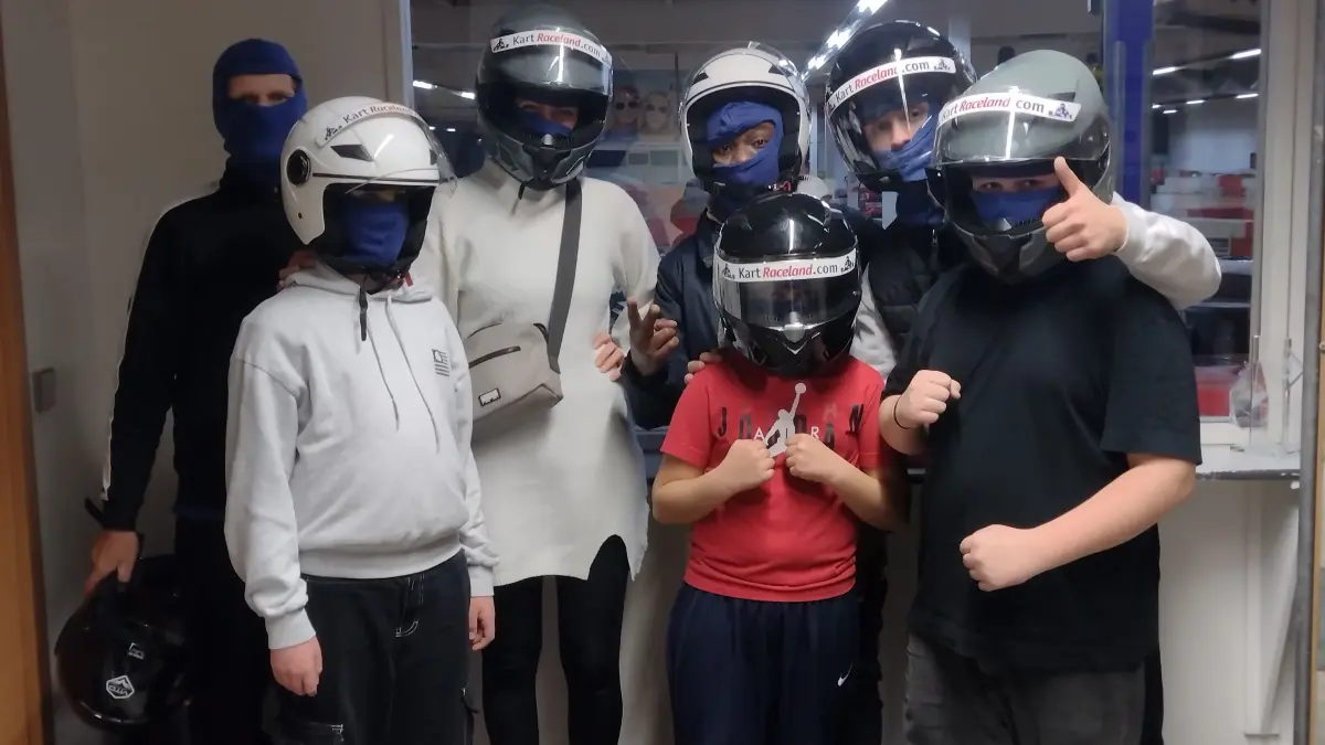 Josefine „Josie“ Al-Dulaimi hat mit den Kindern und Jugendlichen viel unternommen. Auch das Kart-Fahren gehörte zum Programm.