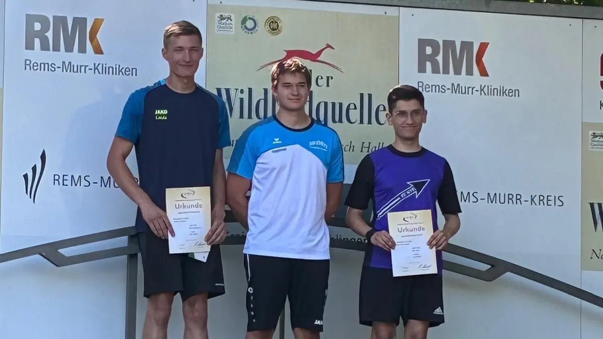 Raphael Domani (Mitte9 als erster Baden-Württembergischer Meister in der Leistungsklasse Recurve-Junioren