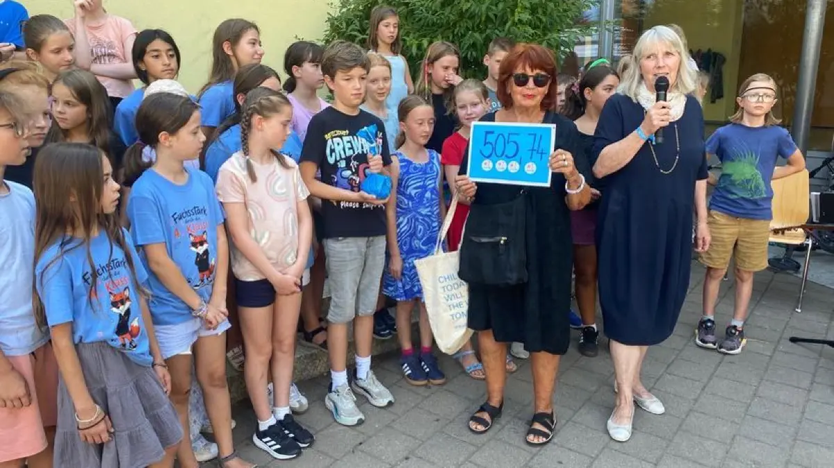 Bei der Scheckübergabe an die Hilfsorganisation Unicef hatten nicht nur die Kinder Grund zur Freude.