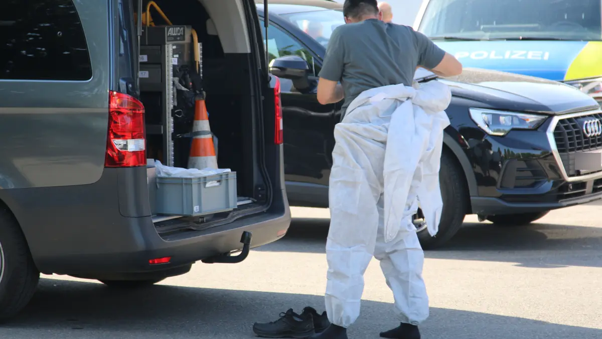 Am Dienstagmorgen kreist ein Polizeihubschrauber über Schwenningen. Der Täter des Raubüberfalls im Penny-Markt an der Römerstraße ist flüchtig.