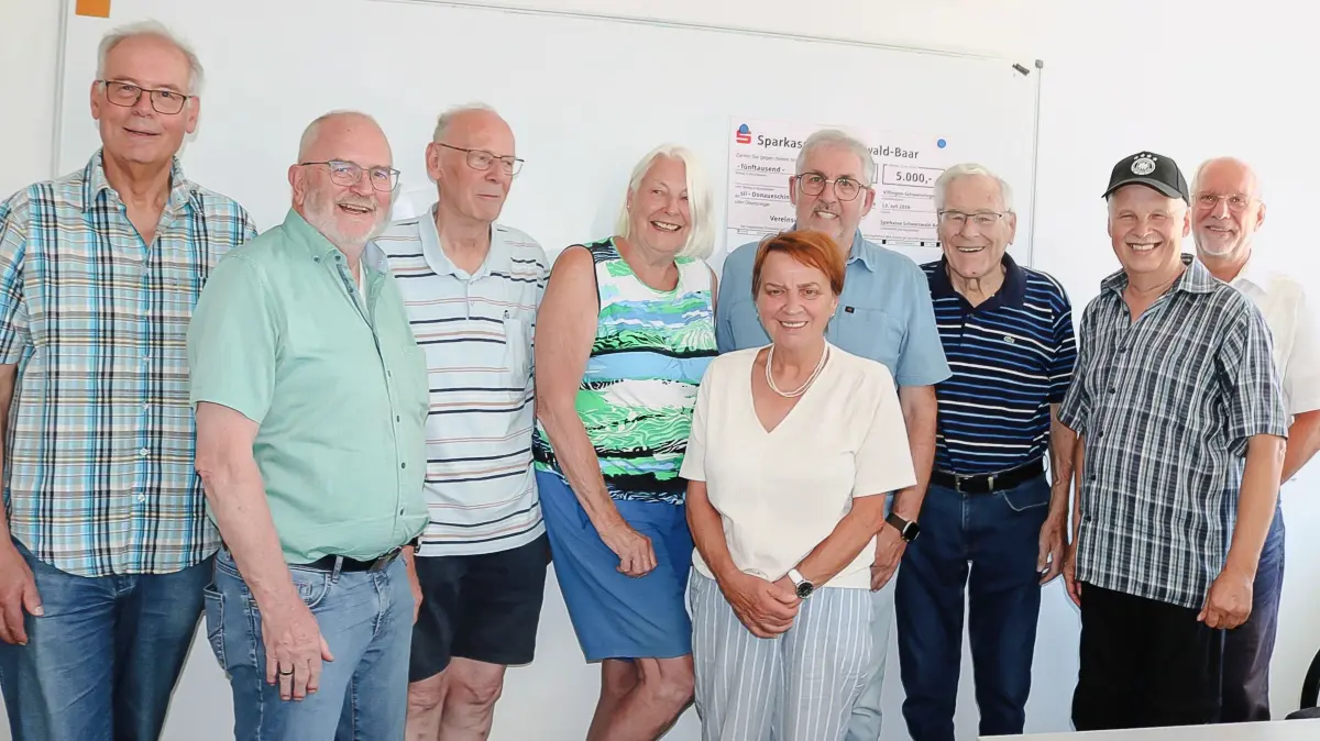 Die Senioreninitiative Internet steht den Mitbürgern in Sachen Computer ehrenamtlich mit Rat und Tat zur Seite, von links: Peter Leutze, Reinhard Gemander, Hubert Schmiebusch, Renate Keusen, Elisabeth Schuler, Hans-Helmut Bernd, Siegfried Limberger, Josef Hepting und Peter Rögele.