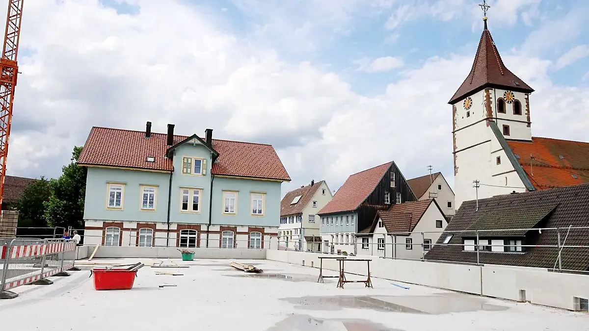 Der Neubau für die Ganztagsbetreuung an der Hans-Holzwarth-Schule in Dornhan wird 2025/26 realisiert. Aufs Dach soll eine PV-Anlage kommen. Fertigstellung ist für Anfang September 2026 geplant.