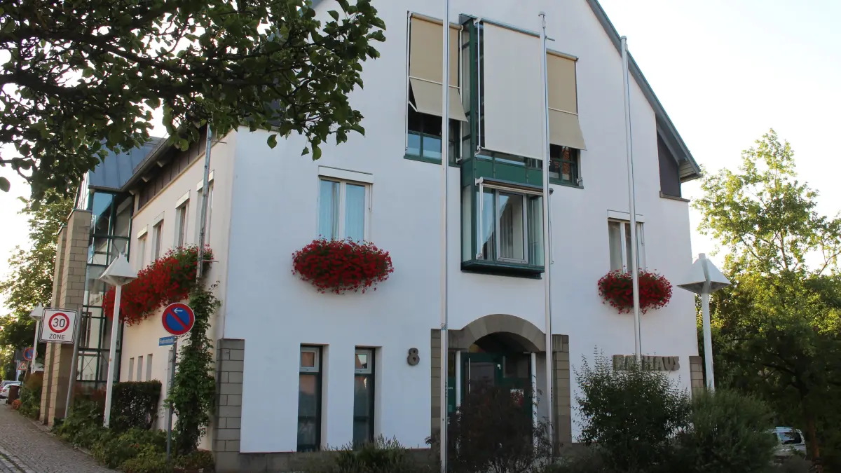 Das Rathaus der Gemeinde Vöhringen (Kreis Rottweil) im Sommer 2026