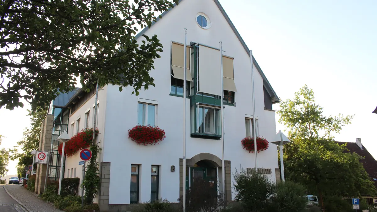 Das Rathaus der Gemeinde Vöhringen (Kreis Rottweil) im Sommer 2026