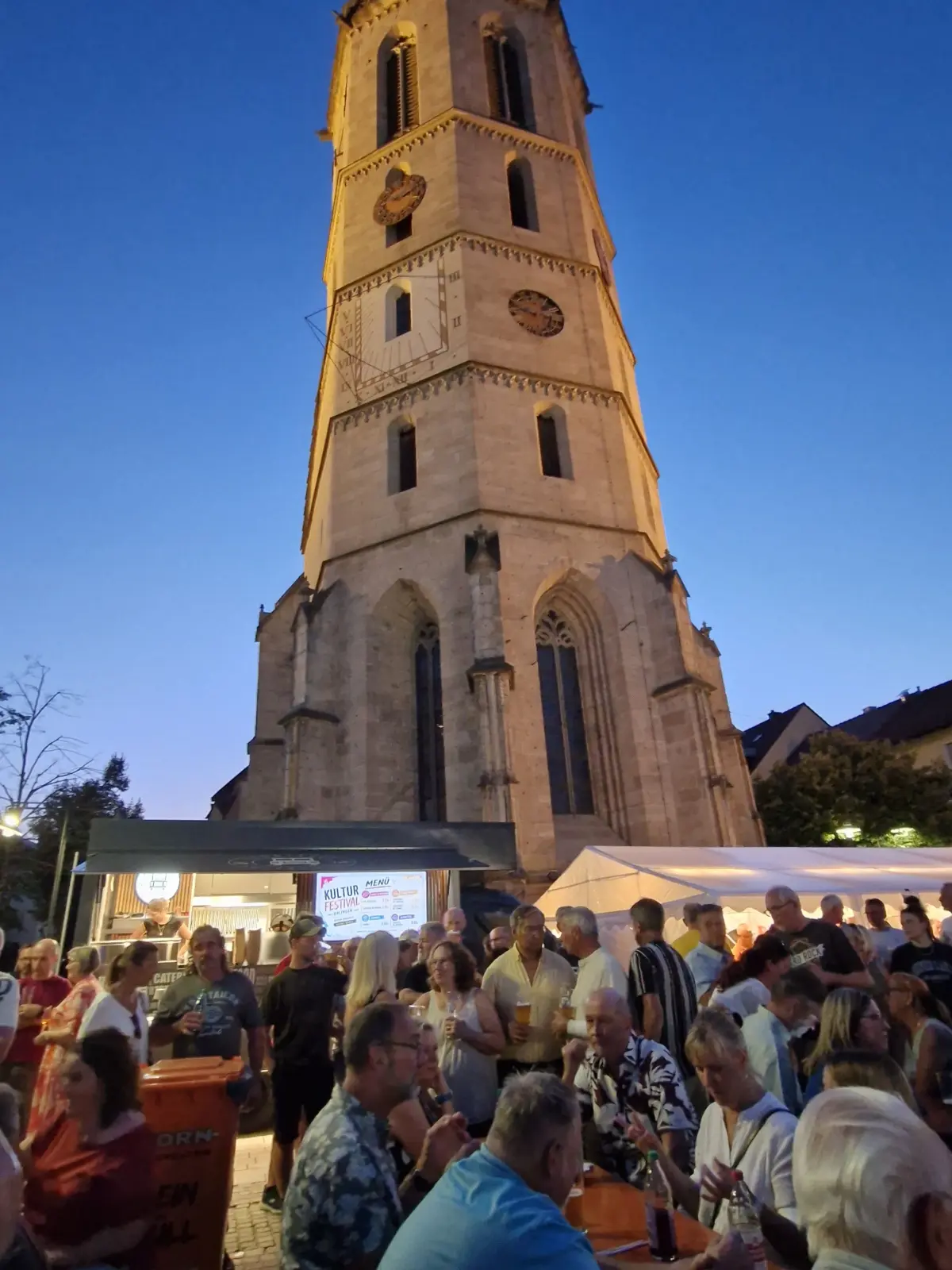 Eng zu ging es unterhalb der Stadtkirche.