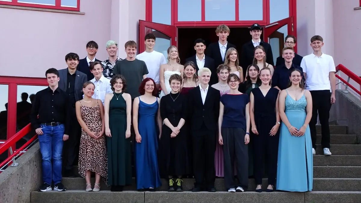Strahlende Gesichter gab es auch bei der Verabschiedung der Realschul-Absolventen.