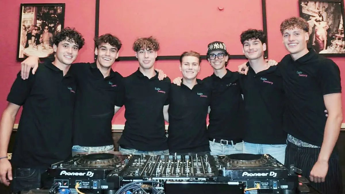 Ihre Freundschaft ist fast legendär. Schon im Sandkasten und in der Bambini-Mannschaft waren Jakob Klaiber, Anton Wenger, Lasse Lang, David Aberle‚ Niko Merkle, Sorin Lutzeier, und Maximilian Wutta (von links) unzertrennlich. Und mittlerweile hat die Freundesgruppe so manches Projekt gewuppt.