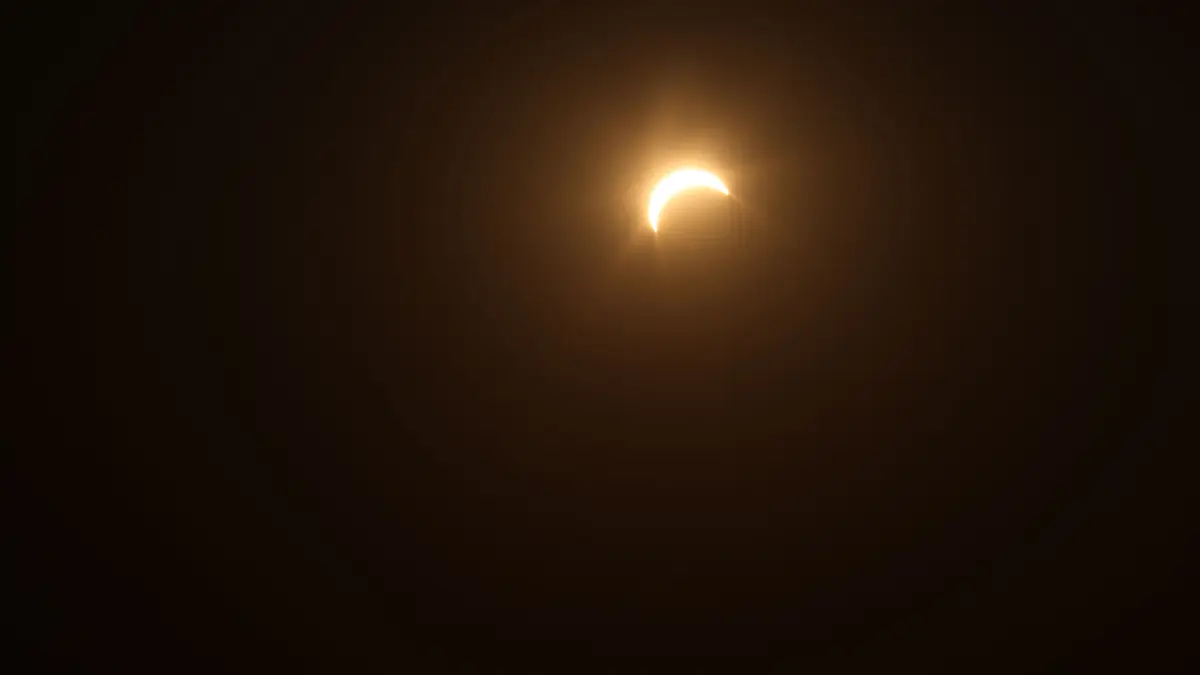 Die Sonnenfinsternis ist gut zu sehen.