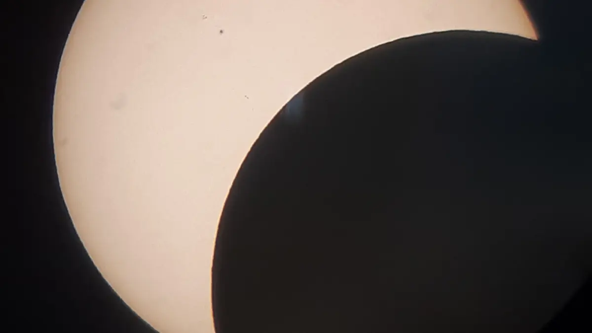 So fing unser Leser Karl-Heinz Schäfer die Sonnenfinsternis auf dem Simmozheimer Hörnle ein.