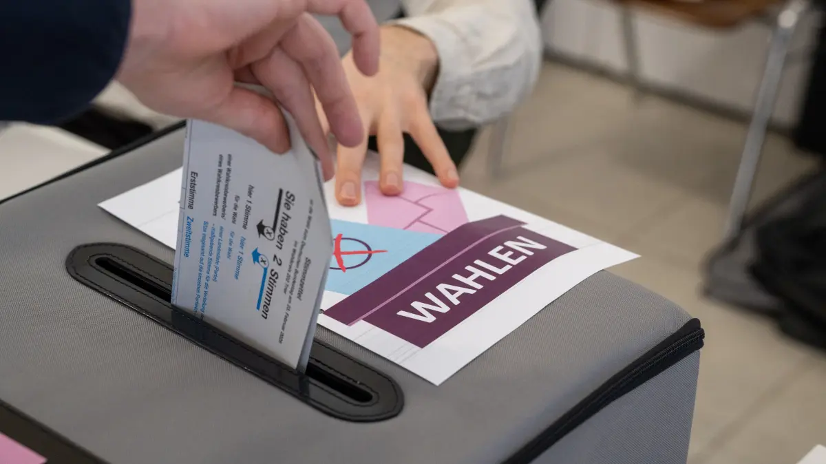 Wahlkreise sollen vergrößert beziehungsweise verkleinert werden, damit die Wählerstimmen möglichst gleichwertig sind (Symbolbild).