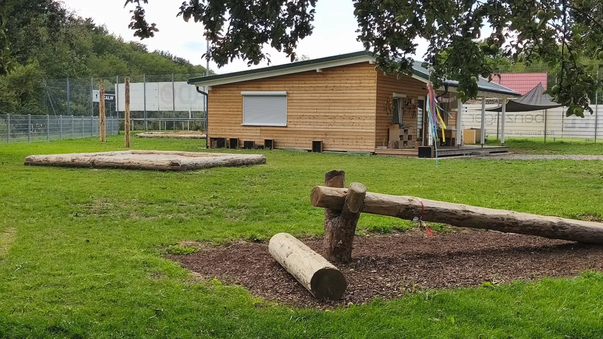 Der Naturkindergarten in Ostelsheim ist im September 2025 eröffnet worden und wird hervorragend angenommen.