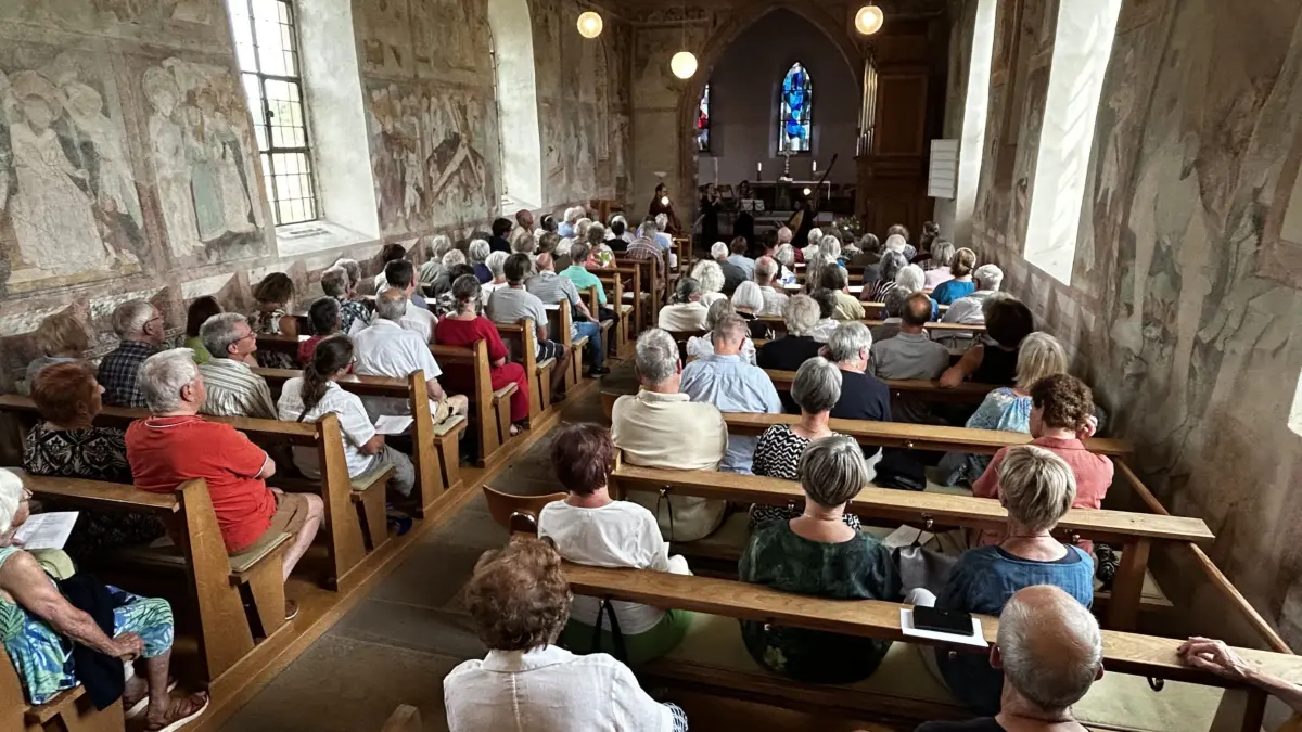 Das Konzert von „Musicæ Spontæ“ verfolgten viele Zuhörer in der Peterskirche.