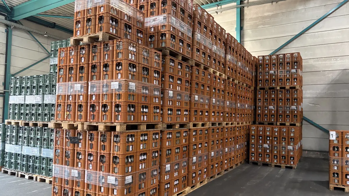 Mineralwasser ist in diesen Tagen mit anhaltender Sommerhitze eine heiß begeehrte Ware.