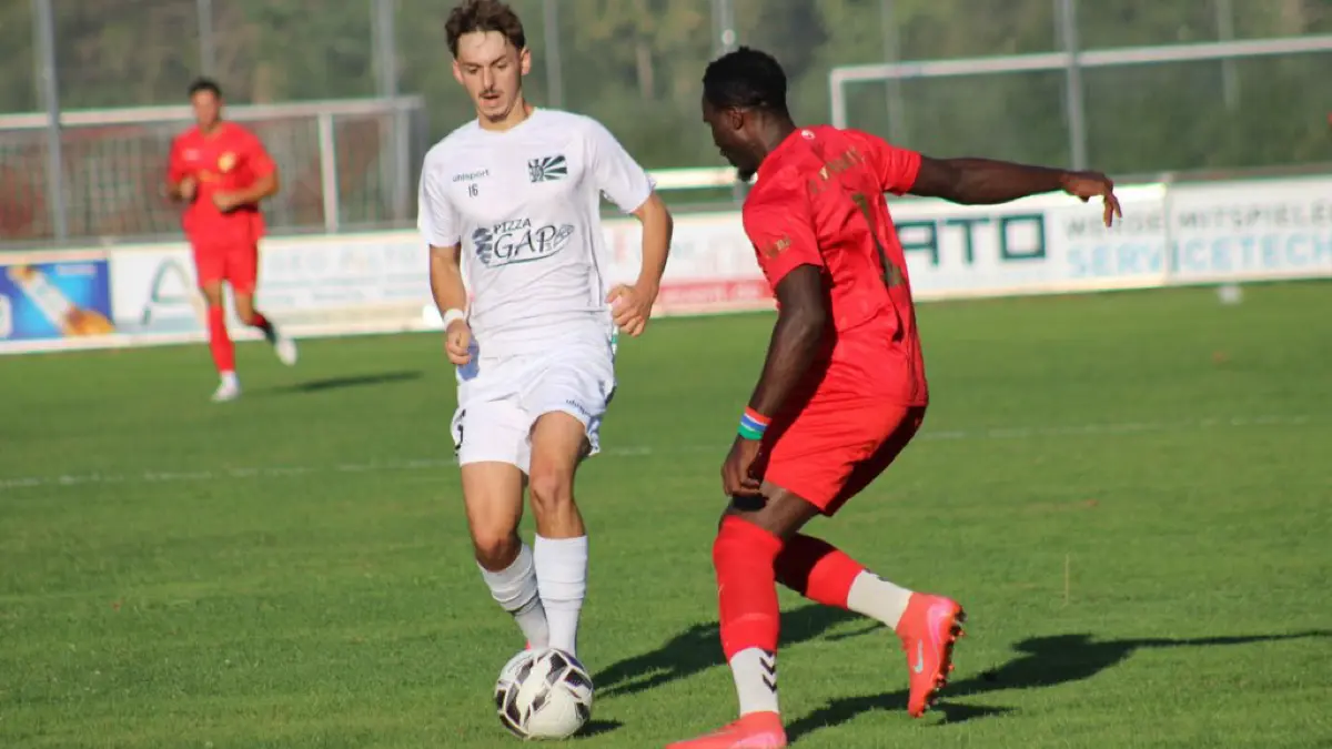 FC 08 Vilingen II Pascal Staiger (links) und Jallow Saja FC Königsfeld