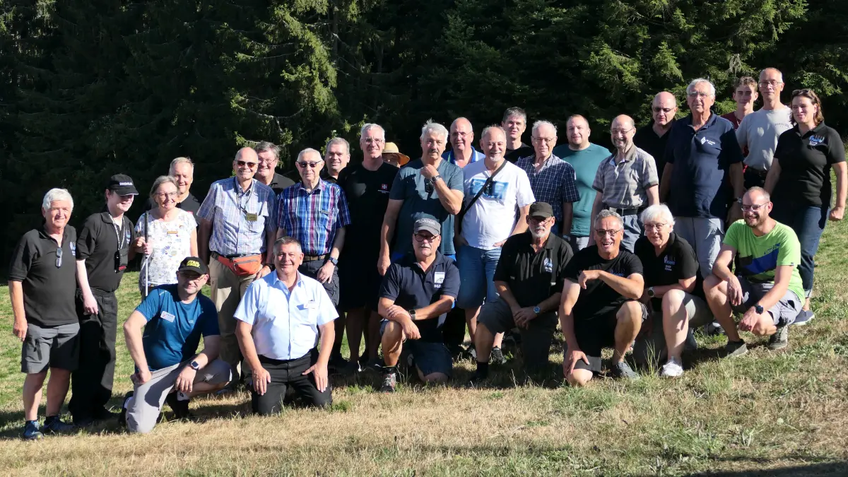 Funkamateure aus Südbaden, der Schweiz und Frankreich trafen sich beim Field Day des DARC Ortsverbands A37 Wiesental an der Bergwachthütte in Wieden.