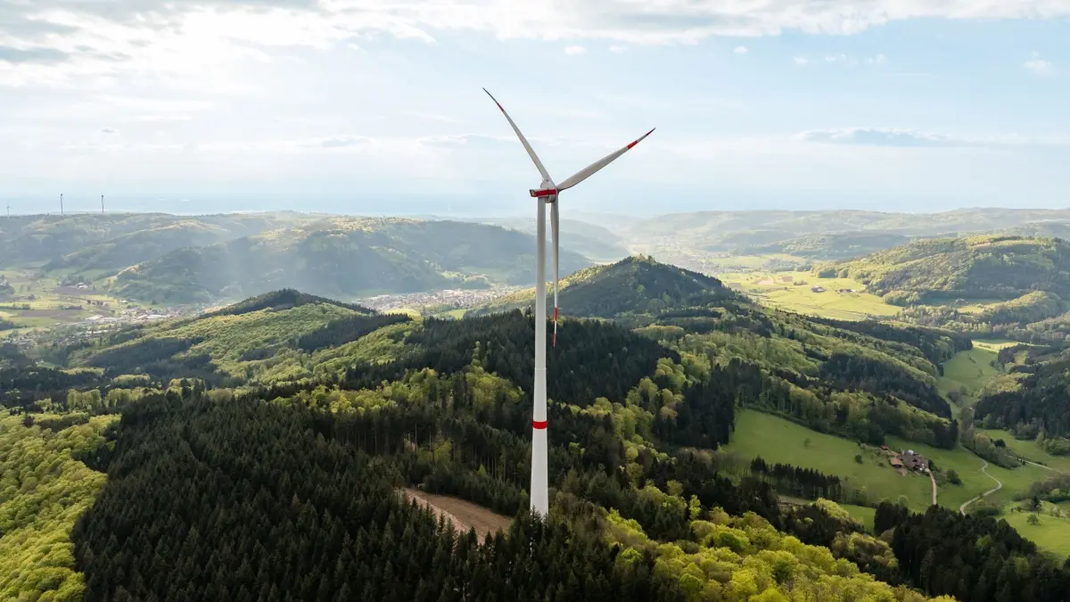 Mit dem Genehmigungsbescheid rückt die regionale Stromerzeugung aus Windkraft einen entscheidenden Schritt näher. (Beispielbild eines Badenova Windparks)