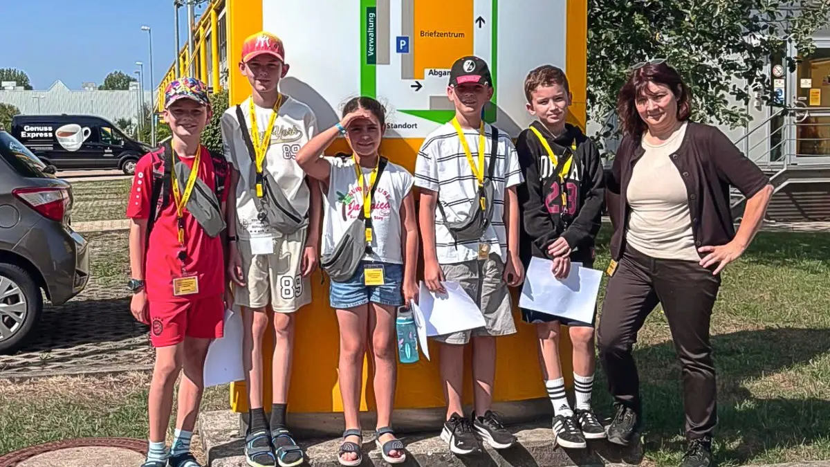 Einen spannenden Einblick hinter die Kulissen des Briefzentrums der Deutschen Post AG erhielt die Gruppe im Rahmen des Kinderferienprogramms.