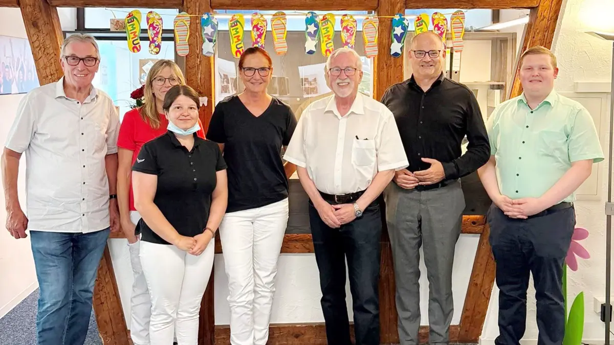 Die Besuchergruppe wünschte Dr. Uta Borrmann, Zahnarzt André Damer sowie dem gesamten Praxisteam weiterhin viel Erfolg, Gesundheit und alles Gute für die Zukunft.
