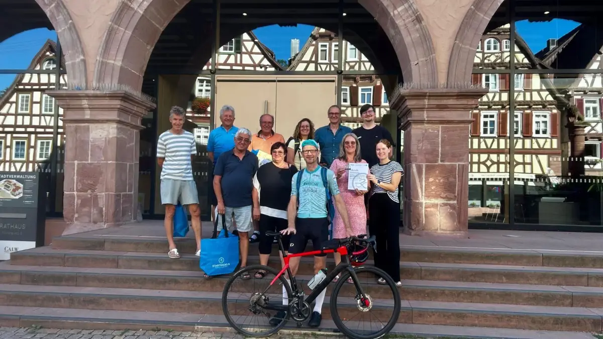 Beim diesjährigen Stadtradeln wurde in Calw so viel gefahren wie noch nie zuvor. Einige der Teilnehmer und Sieger erhielten eine Siegerehrung.