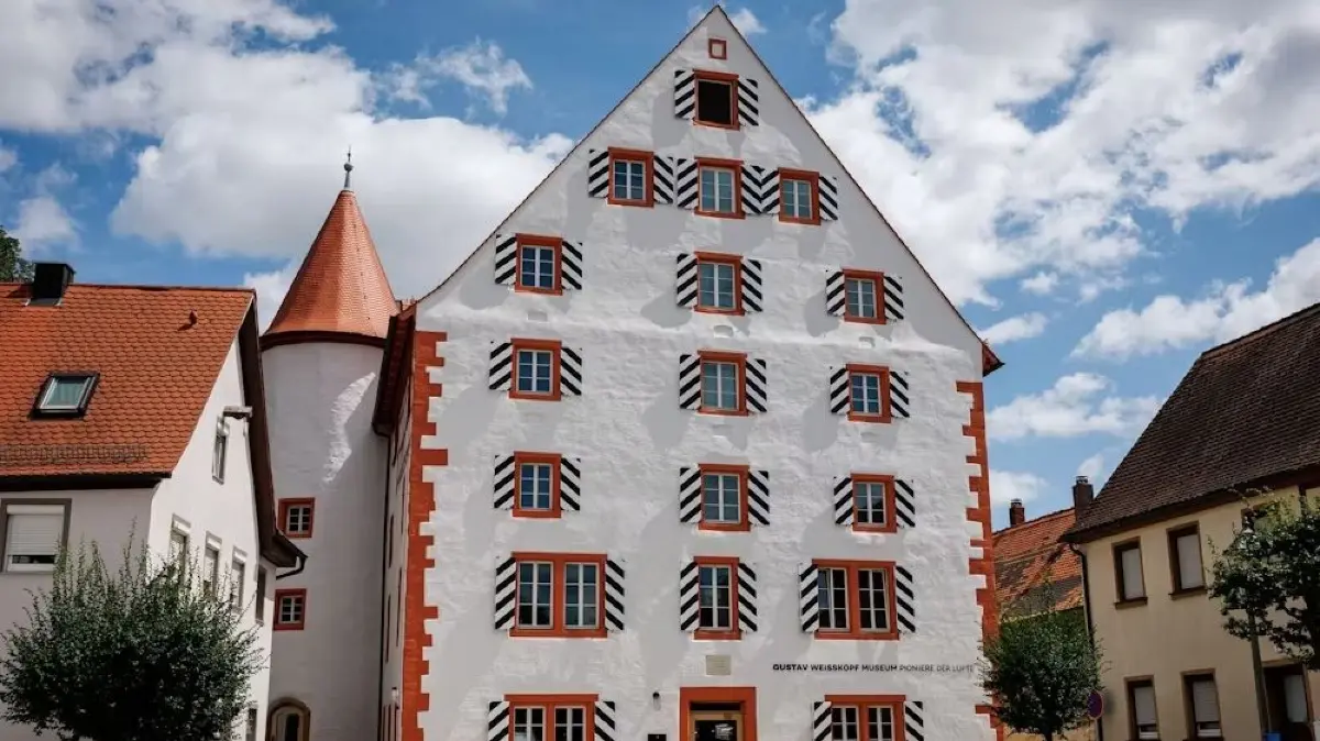 2023 wurde das Gustav-Weisskopf-Museum in Leutershausen, dem Geburtsort des Entwicklers, in neuer Pracht eröffnet.