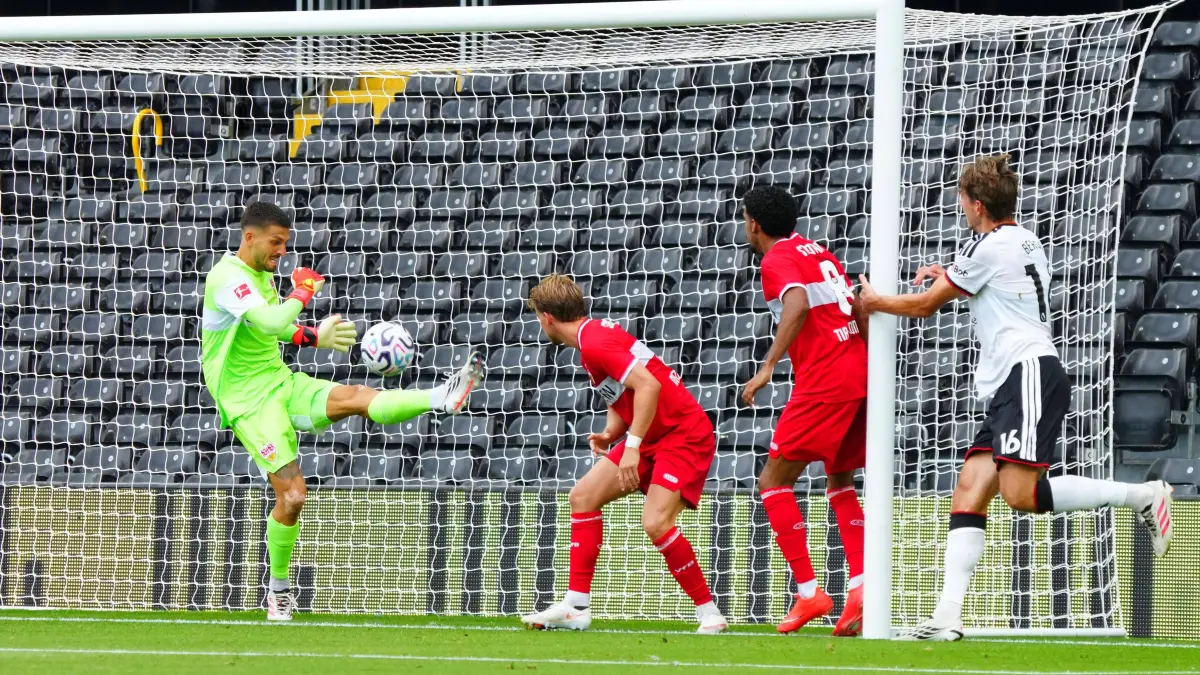 Fulham v Stuttgart, Pre Season Friendly, Football, Craven Cottage, London, UK - 15 Aug 2026: Stuttgart goalkeeper Fabian Bredlow clears off the line from Sander Berge of Fulham Fulham v Stuttgart, Pre Season Friendly, Football, Craven Cottage, London, UK - 15 Aug 2026London Craven Cottage United Kingdom EDITORIAL USE ONLY No use with unauthorised audio, video, data, fixture lists, club/league logos or live services. Online in-match use limited to 120 images, no video emulation. No use in betting, games or single club/league/player publications. PUBLICATIONxINxGERxSUIxAUTxHUNxGRExMLTxCYPxROUxBULxUAExKSAxCHNxDENxINDxITAxPORxESPxSWExTURxMEXxCOLxVENxPERxECUxBRAxARGxCHIxURUxPARxPANxONLY Copyright: xJavierxGarcia/Shutterstockx 17070137ai