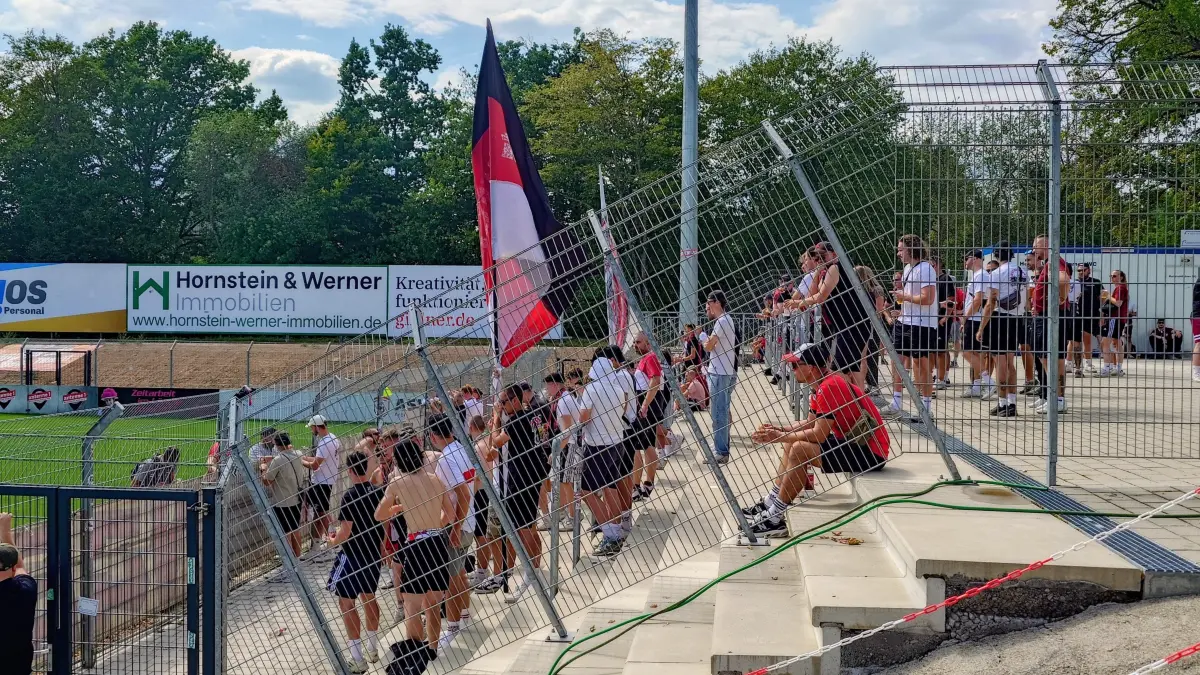 Rund 150 Reutlinger Fans fanden den Weg nach Villingen.