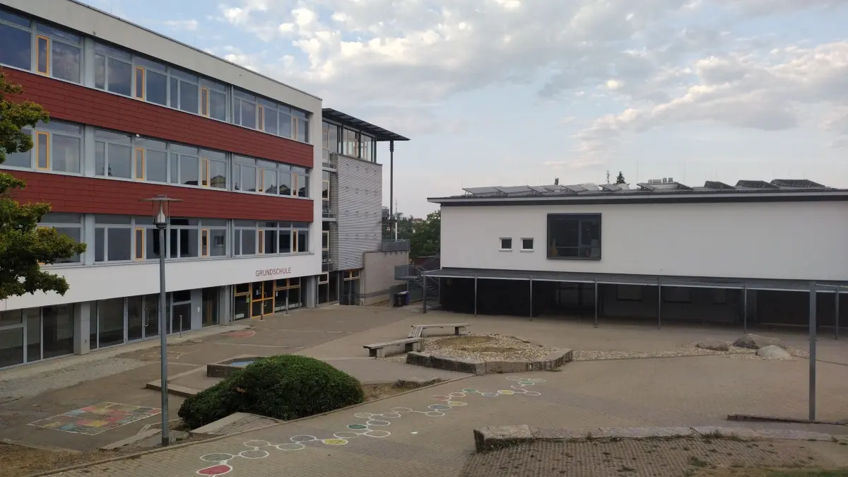 Die Schlossberg-Grundschule: Dort wird nach einem Gemeinderatsbeschluss die Betreuungsform des EVGS ab dem neuen Schuljahr schrittweise abgeschafft.