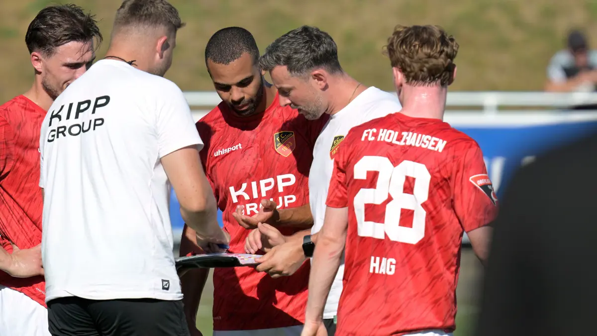 Nach einer taktischen Umstellung in der Halbzeit, kam der FC Holzhausen besser in seine Pressingaktionen.